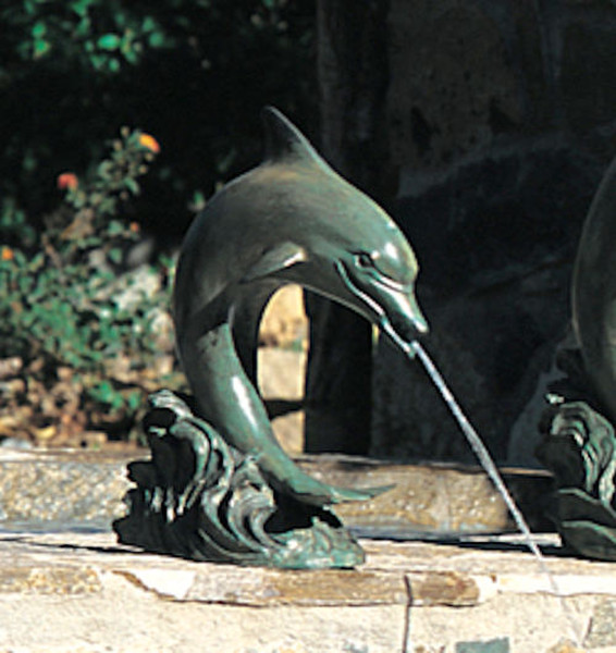 Single Dolphin Water Feature Piped Bronze Spouting Pool Sculpture
